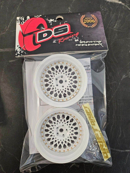 Packaging of DS Racing DE-304 white RC car wheels, 1/10 scale, 2pcs with adjustable offsets