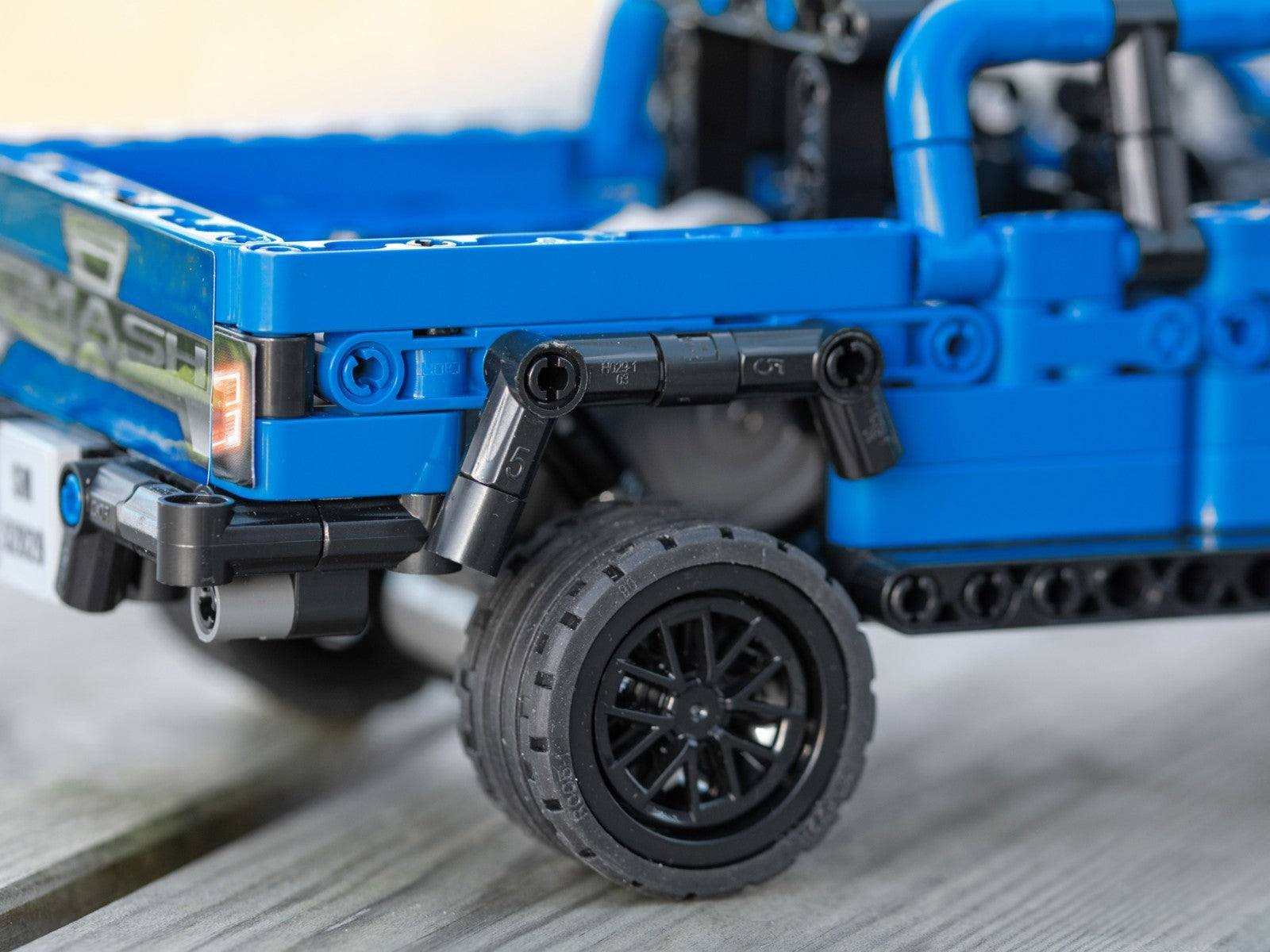 CaDA Pickup Truck Building Kit 390pcs building blocks