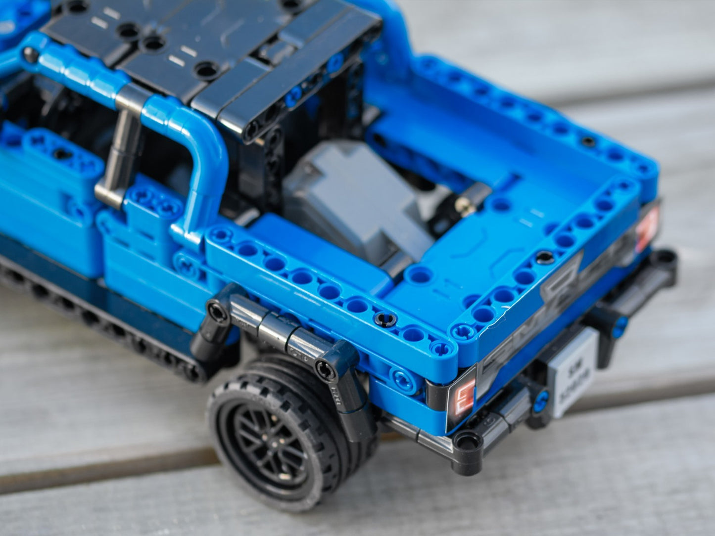 CaDA Pickup Truck Building Kit 390pcs building blocks